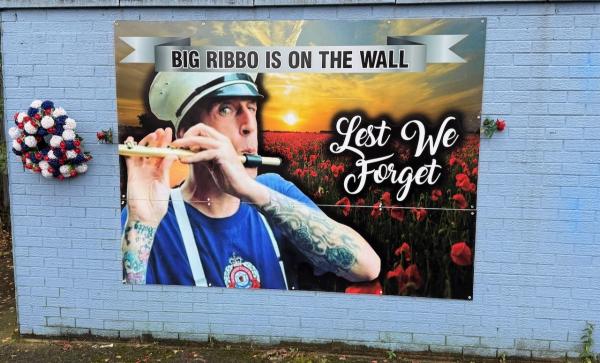 Big Ribbo Is On The Wall